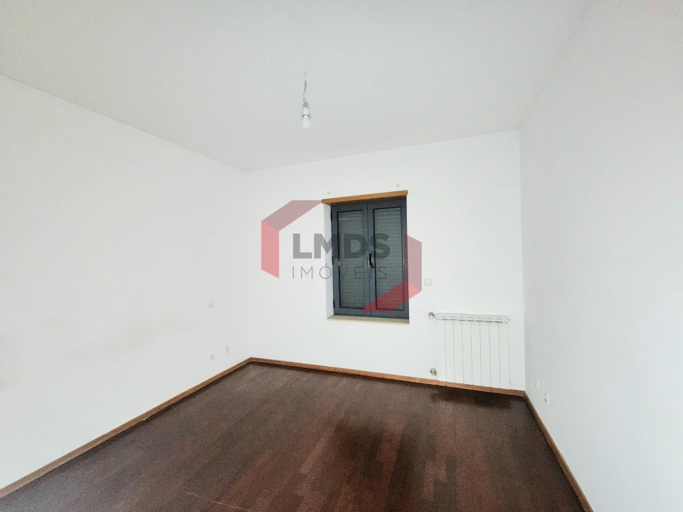 Apartamento T2 para Venda em Oliveira do Douro Foto 16