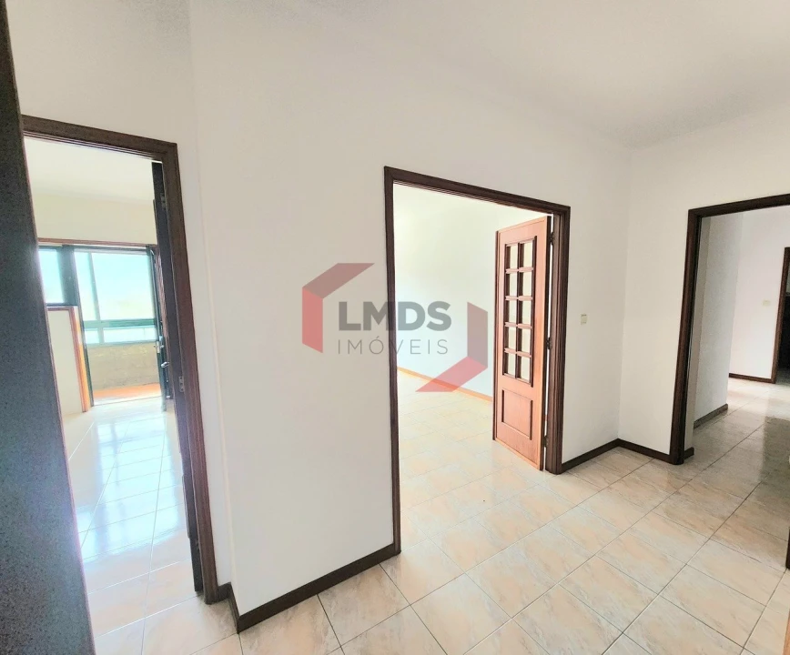 Apartamento T2 para Venda em Vilar de Andorinho Foto 8