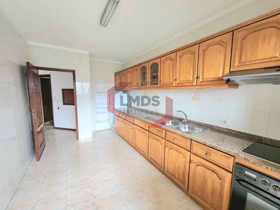 Apartamento T2 para Venda em Vilar de Andorinho Foto 11