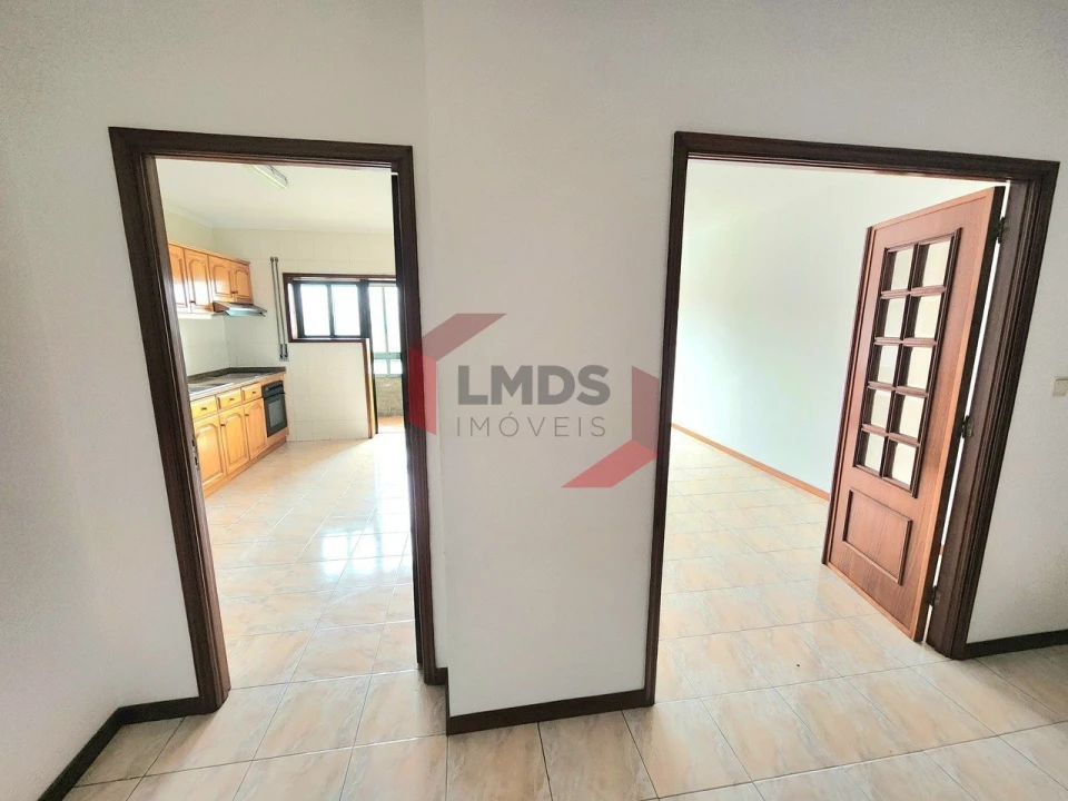 Apartamento T2 para Venda em Vilar de Andorinho Foto 9