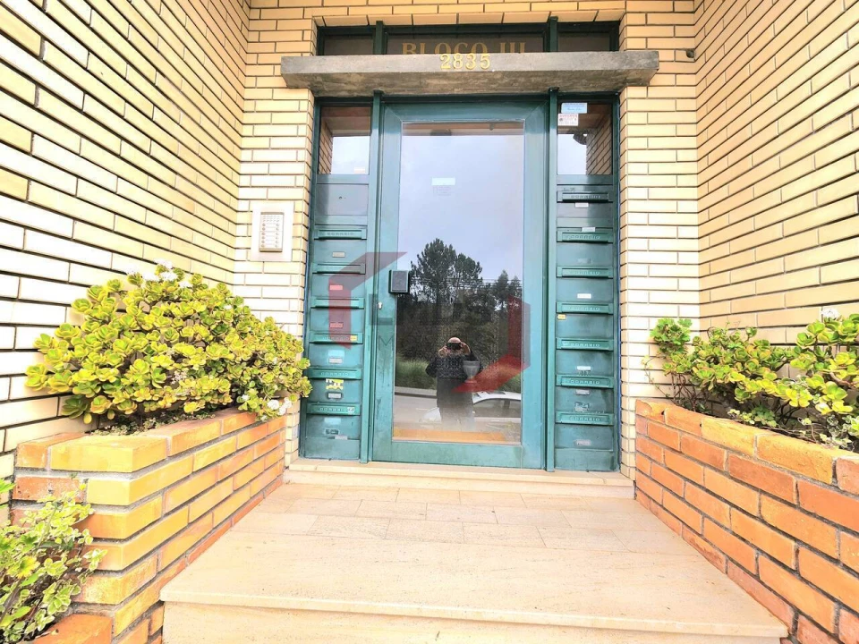 Apartamento T2 para Venda em Vilar de Andorinho Foto 5