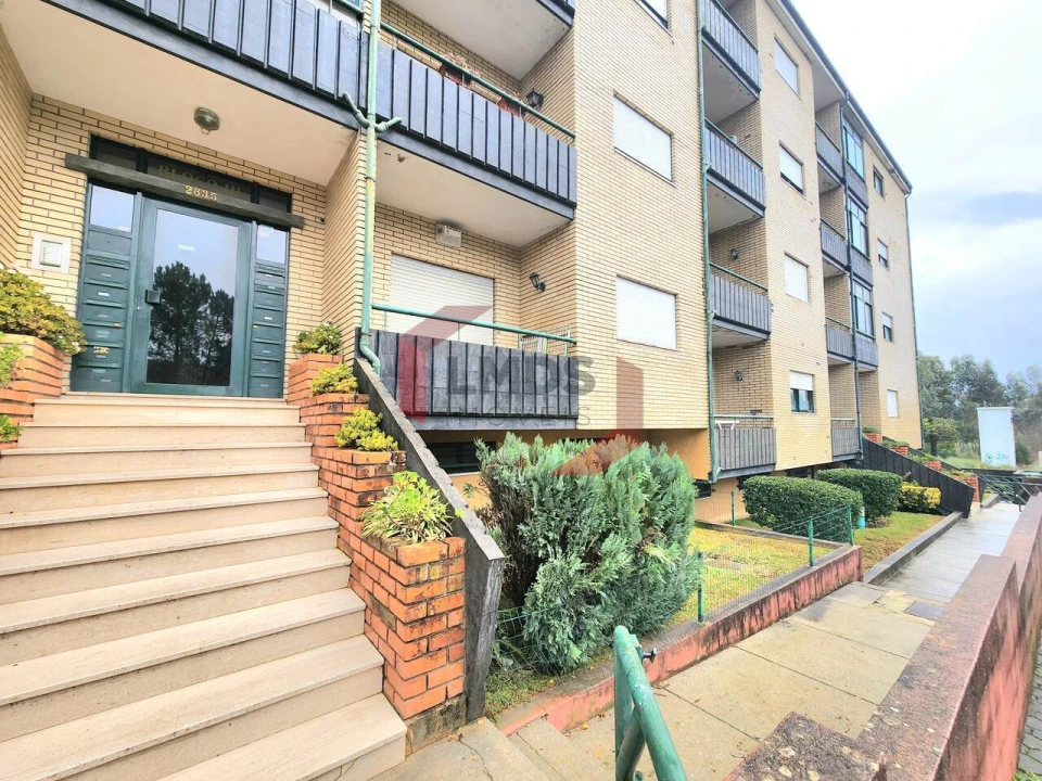 Apartamento T2 para Venda em Vilar de Andorinho Foto 2