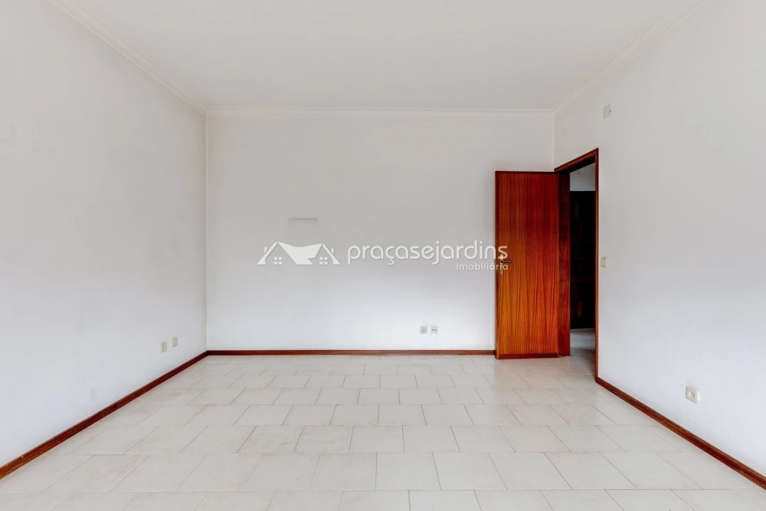 Apartamento T0 para Venda em Leiria, Pousos, Barreira e Cortes Foto 8