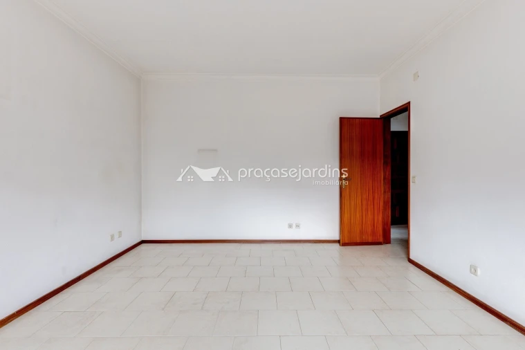 Apartamento T0 para Venda em Leiria, Pousos, Barreira e Cortes Foto 8