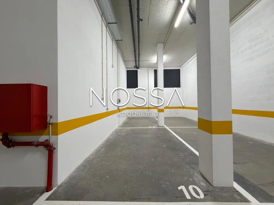 Garagem para Arrendamento em Santo António dos Cavaleiros e Frielas Foto 3