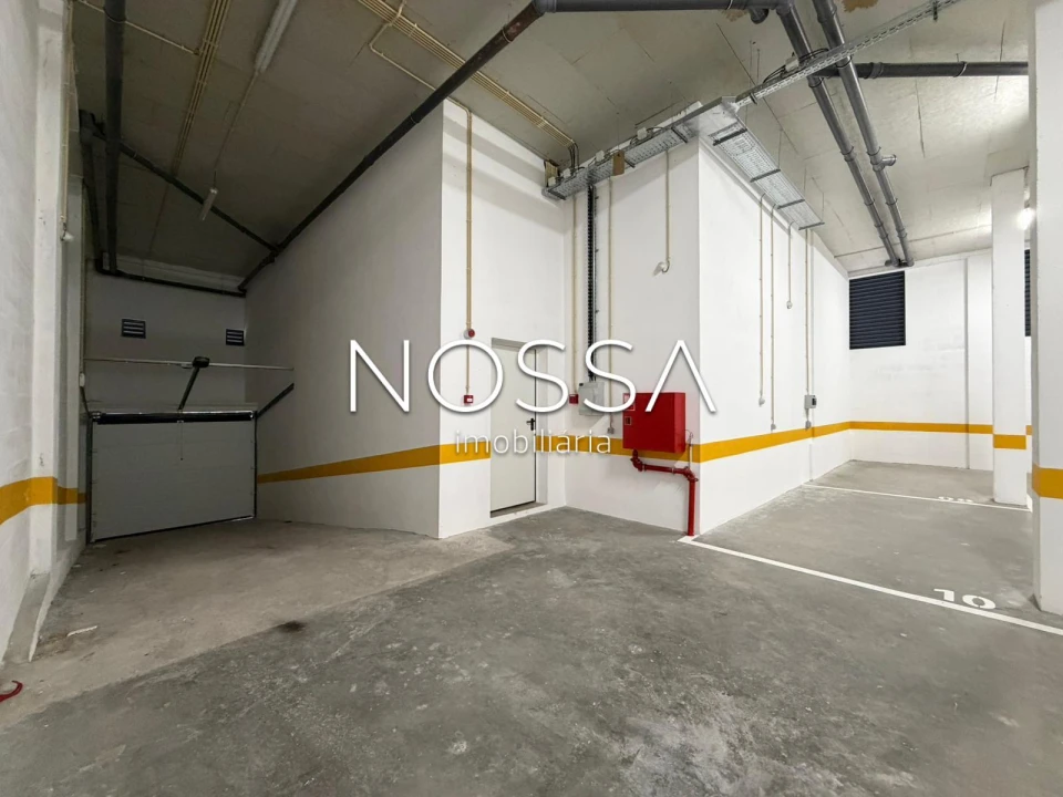 Garagem para Arrendamento em Santo António dos Cavaleiros e Frielas Foto 1