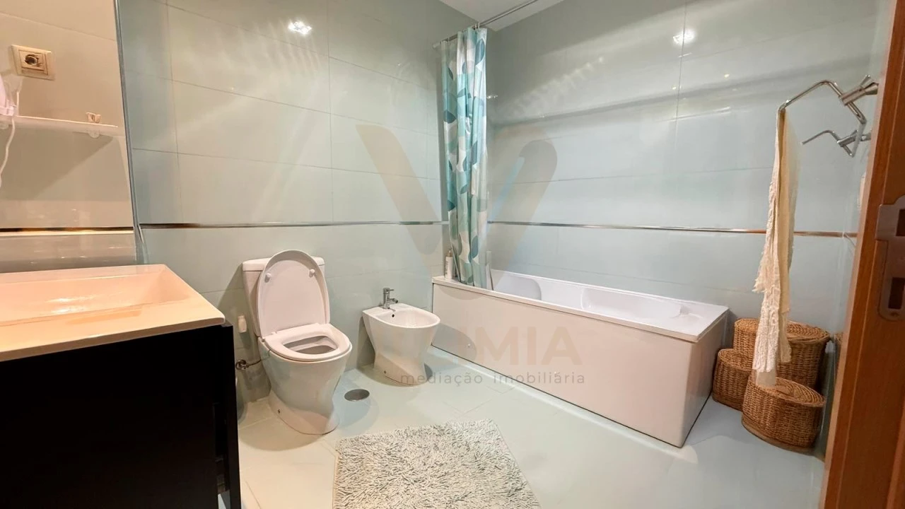 Apartamento T5 para Venda em Arcozelo Foto 11