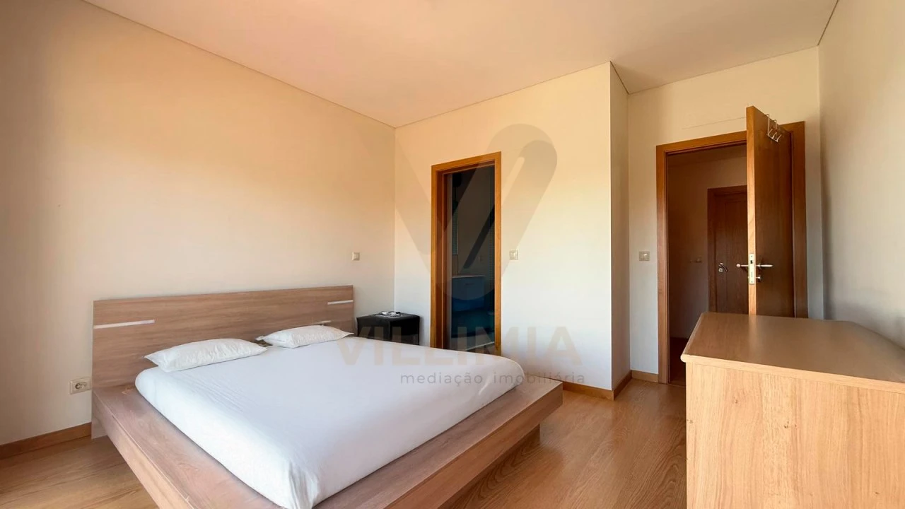 Apartamento T5 para Venda em Arcozelo Foto 16