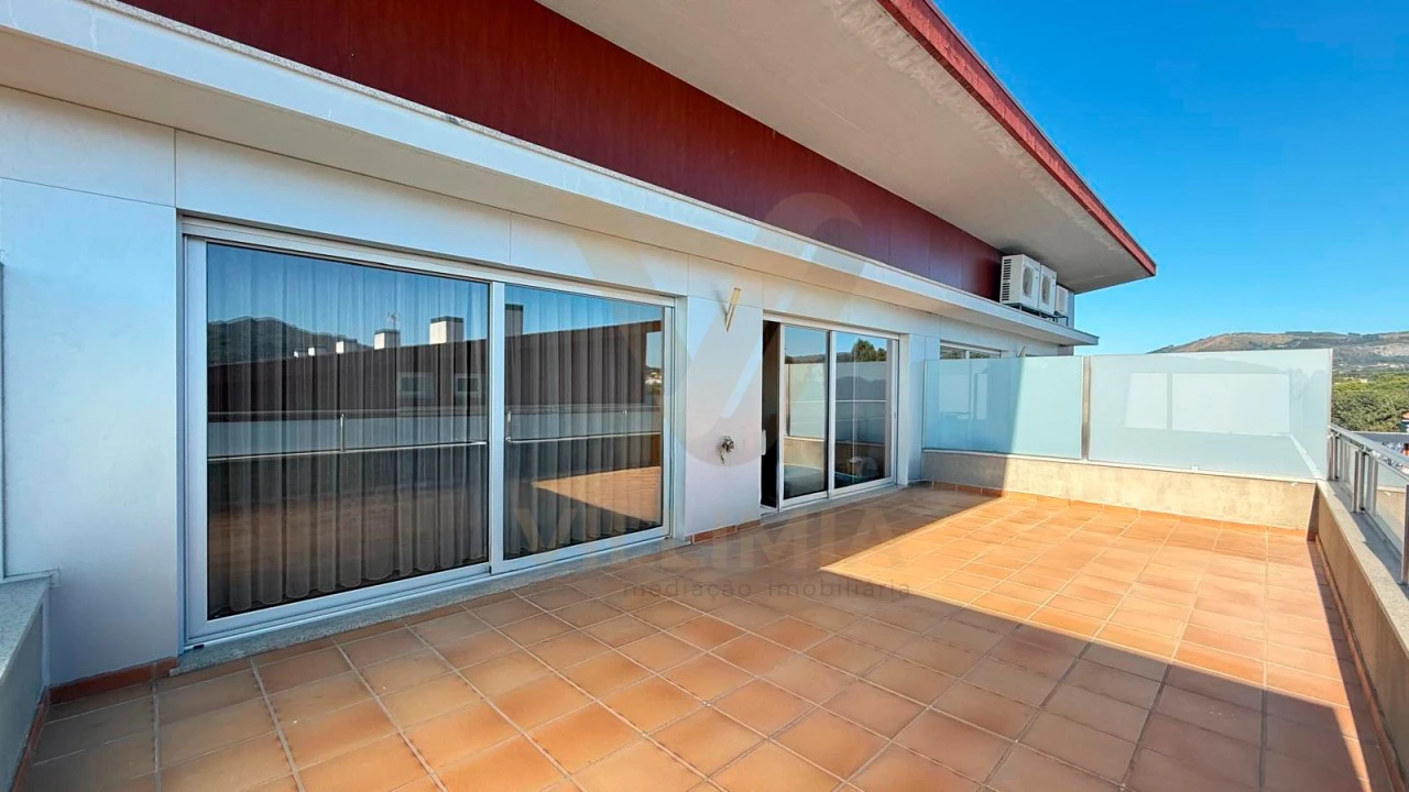 Apartamento T5 para Venda em Arcozelo Foto 18