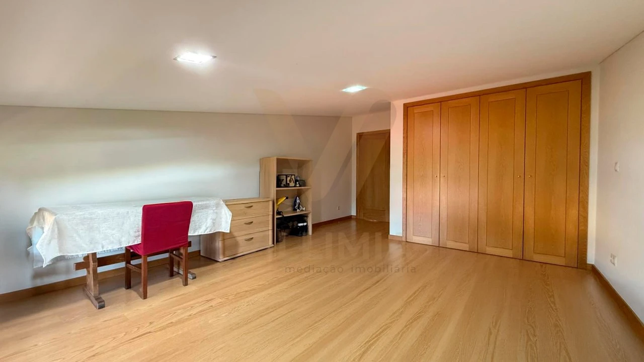 Apartamento T5 para Venda em Arcozelo Foto 20