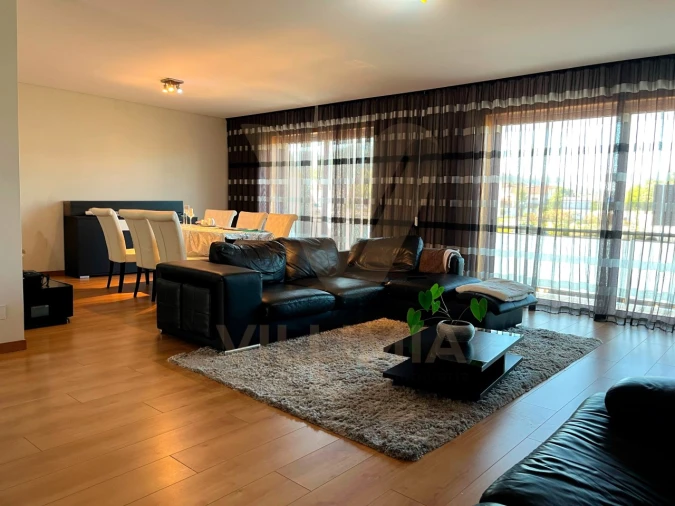 Apartamento T5 para Venda em Arcozelo Foto 7