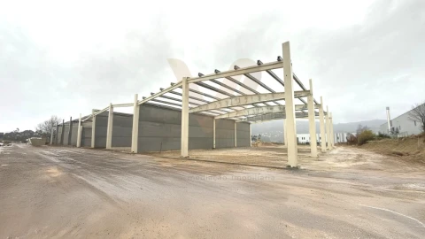 Armazém para Venda em Gemieira