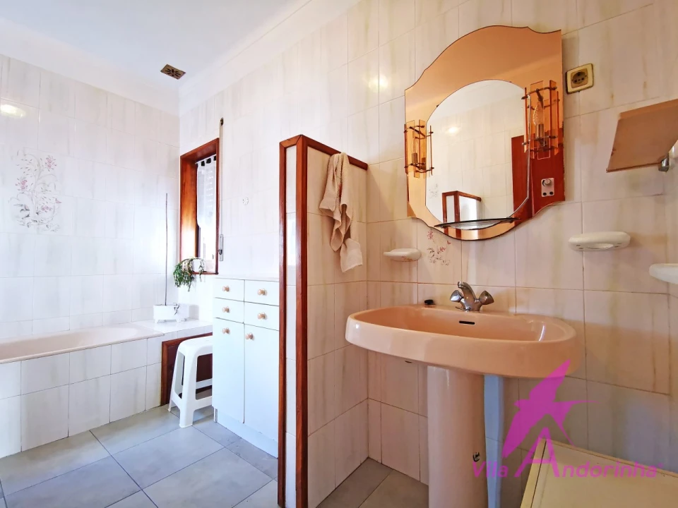 Moradia T4 para Venda em Darque Foto 10