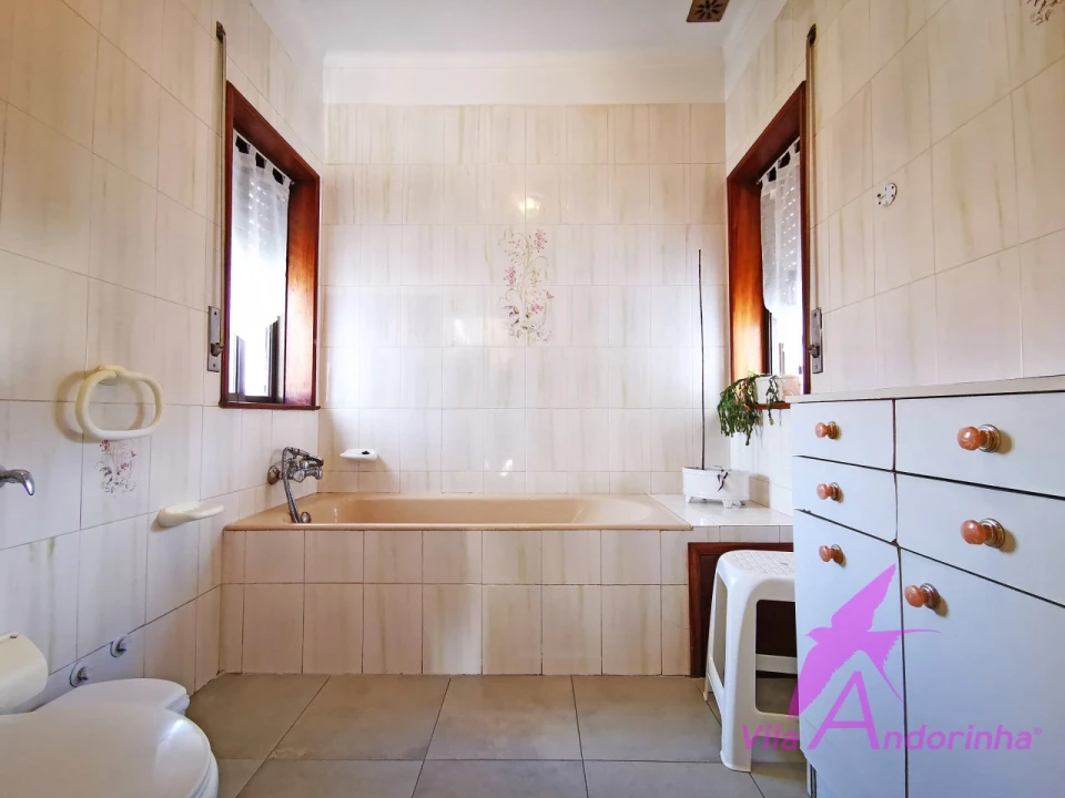 Moradia T4 para Venda em Darque Foto 11