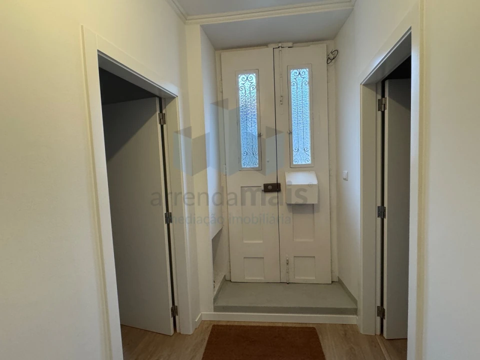 Moradia T4 para Arrendamento em Sé Nova, Santa Cruz, Almedina e São Bartolomeu Foto 6