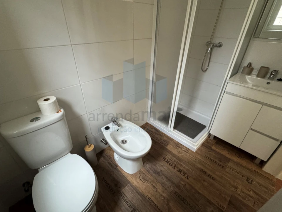 Moradia T4 para Arrendamento em Sé Nova, Santa Cruz, Almedina e São Bartolomeu Foto 9