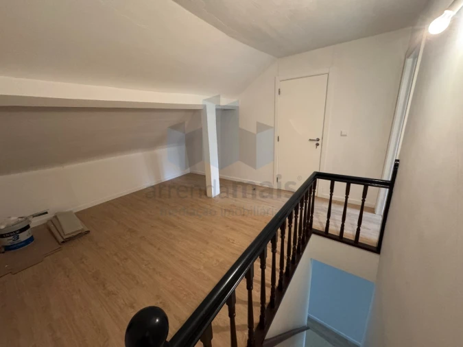 Moradia T4 para Arrendamento em Sé Nova, Santa Cruz, Almedina e São Bartolomeu Foto 2