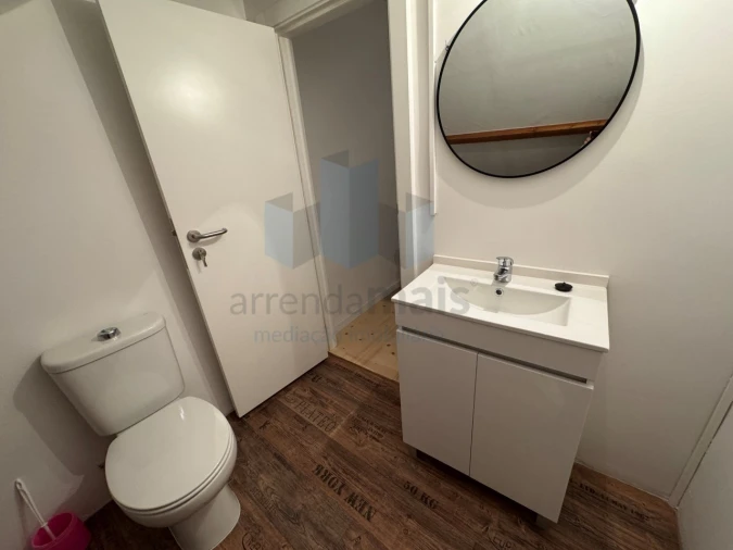 Moradia T4 para Arrendamento em Sé Nova, Santa Cruz, Almedina e São Bartolomeu Foto 3