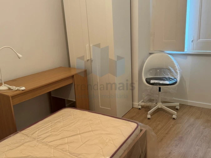 Moradia T4 para Arrendamento em Sé Nova, Santa Cruz, Almedina e São Bartolomeu Foto 5