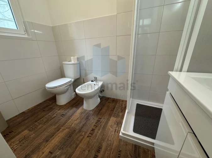 Moradia T4 para Arrendamento em Sé Nova, Santa Cruz, Almedina e São Bartolomeu Foto 8