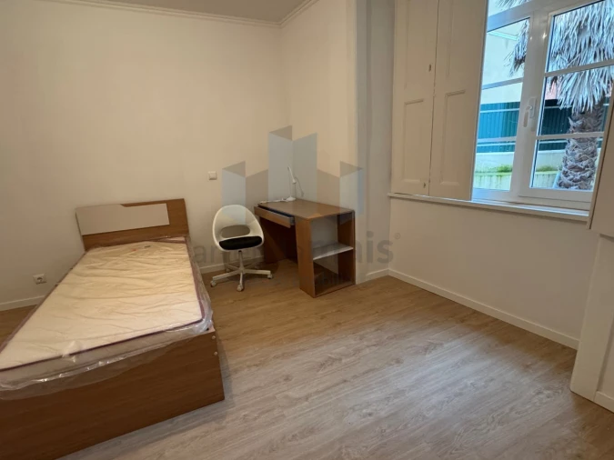 Moradia T4 para Arrendamento em Sé Nova, Santa Cruz, Almedina e São Bartolomeu Foto 12