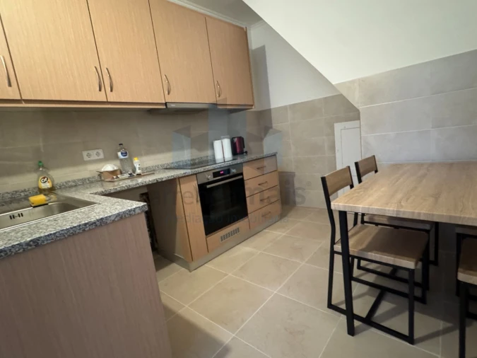 Moradia T4 para Arrendamento em Sé Nova, Santa Cruz, Almedina e São Bartolomeu Foto 13