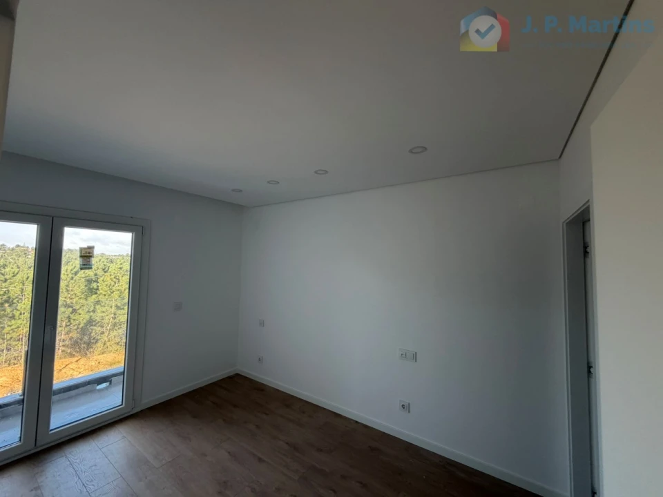 Moradia T4 para Venda em Fernao Ferro Foto 29