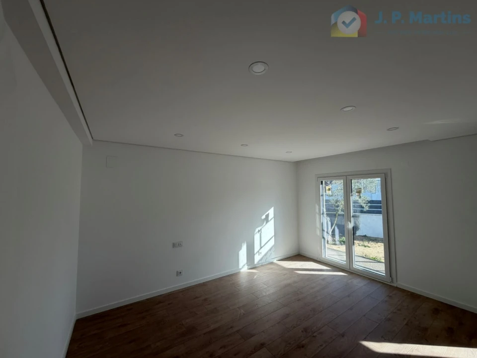 Moradia T4 para Venda em Fernao Ferro Foto 16