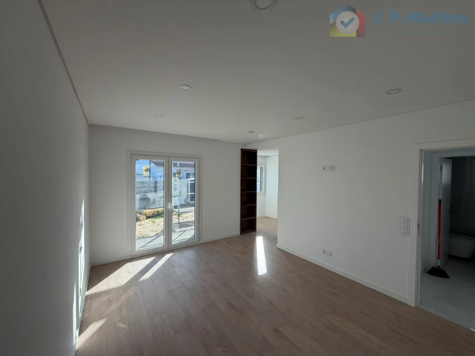 Moradia T4 para Venda em Fernao Ferro Foto 17