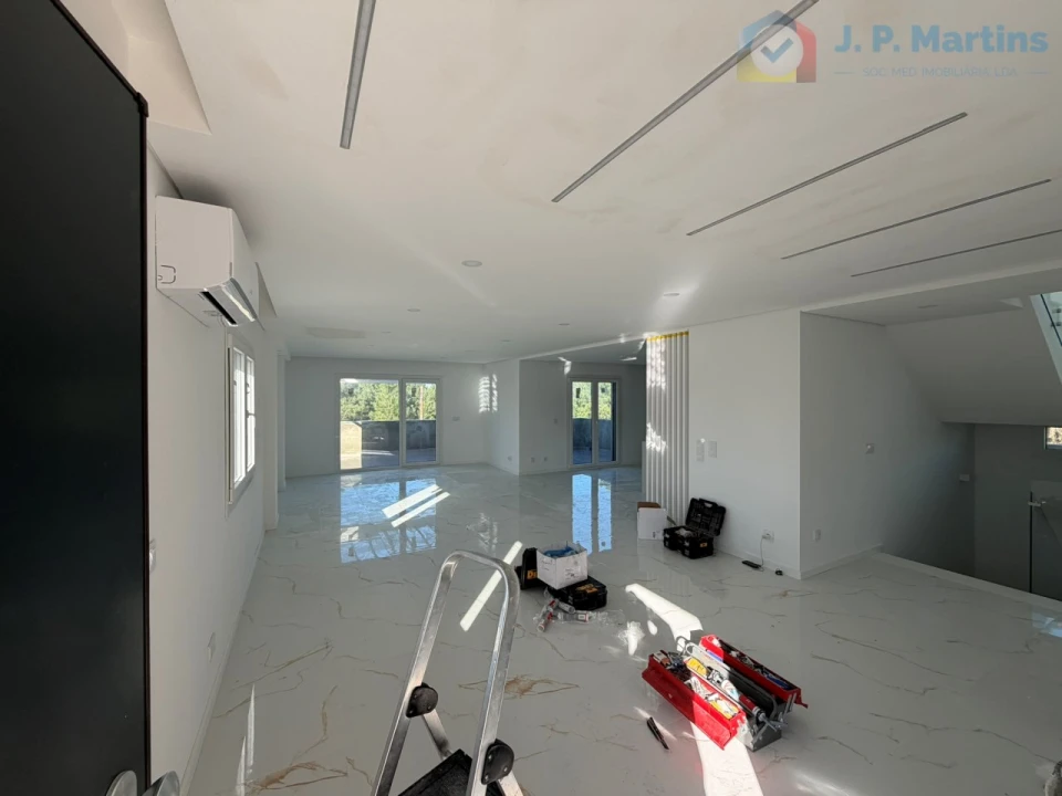 Moradia T4 para Venda em Fernao Ferro Foto 3