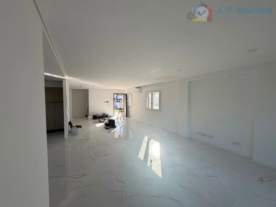 Moradia T4 para Venda em Fernao Ferro Foto 7