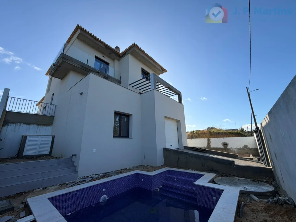 Moradia T4 para Venda em Fernao Ferro Foto 1