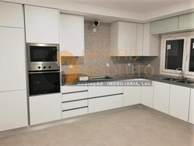 Moradia T3 para Venda em Fernao Ferro Foto 1