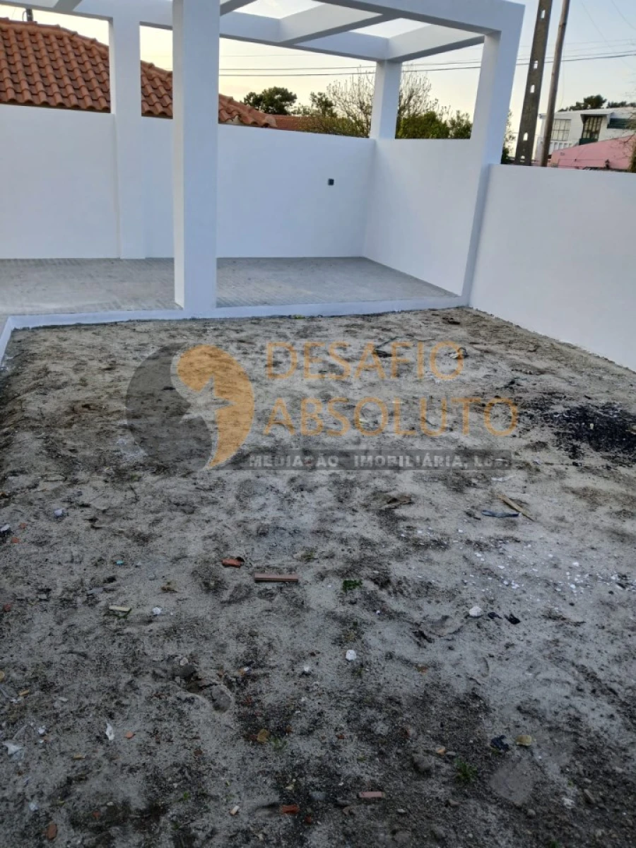 Moradia T3 para Venda em Fernao Ferro Foto 13