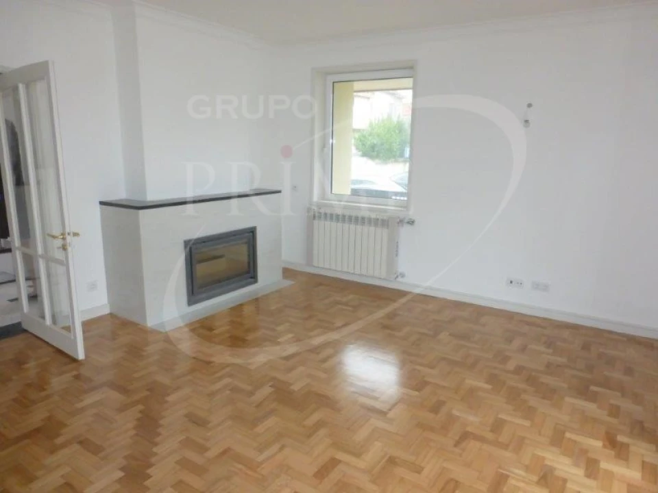 Moradia T4 para Arrendamento em Lordelo do Ouro e Massarelos Foto 1