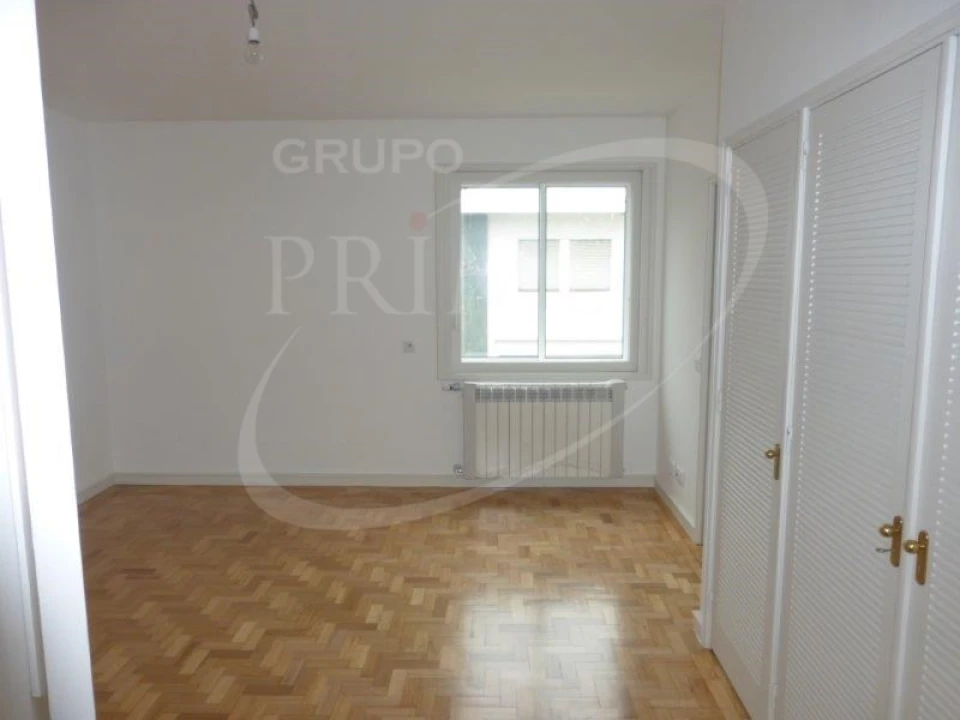 Moradia T4 para Arrendamento em Lordelo do Ouro e Massarelos Foto 10