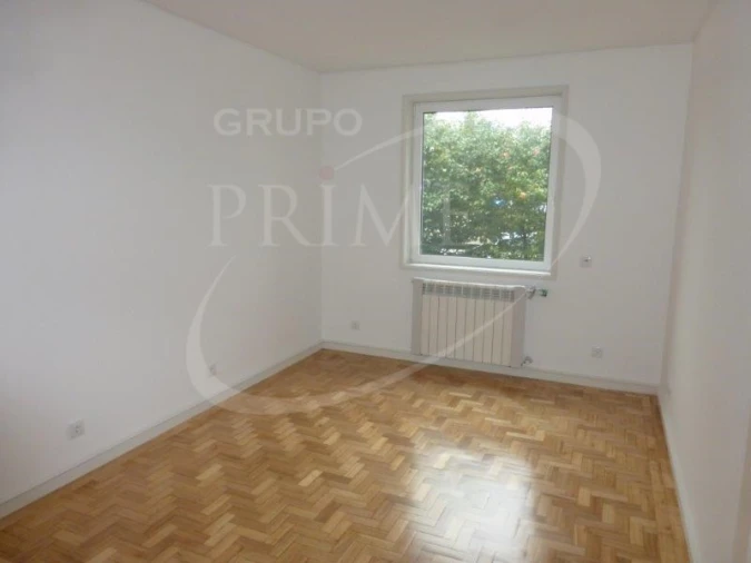 Moradia T4 para Arrendamento em Lordelo do Ouro e Massarelos Foto 2