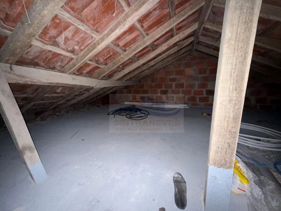 Moradia T4 para Venda em Santa Maria, São Pedro e Matacães Foto 30