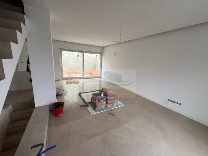 Moradia T4 para Venda em Santa Maria, São Pedro e Matacães Foto 2