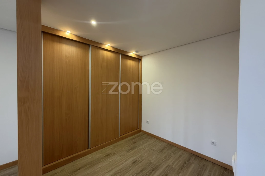 Apartamento T1 para Arrendamento em Coronado (São Romão e São Mamede) Foto 3