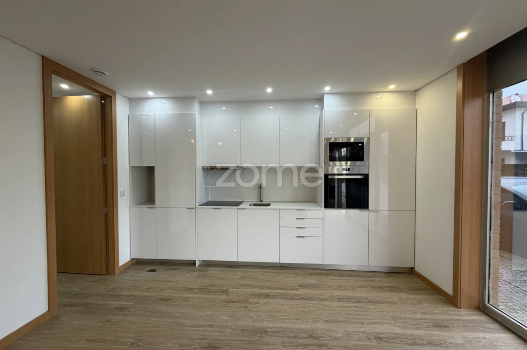 Apartamento T1 para Arrendamento em Coronado (São Romão e São Mamede) Foto 5