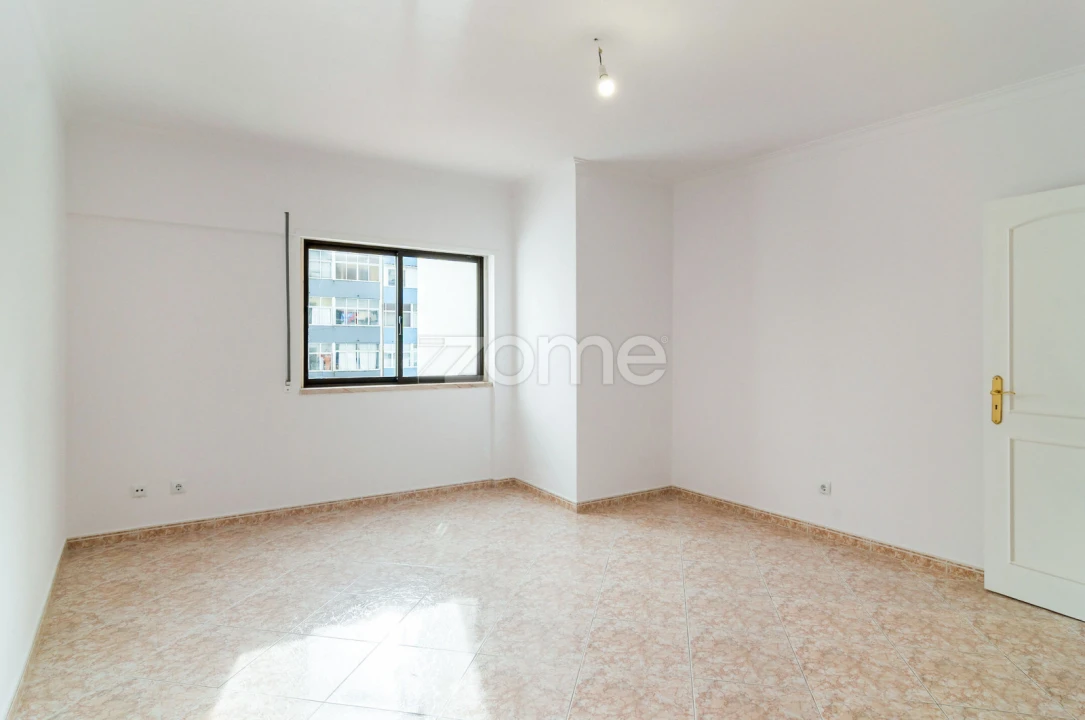 Apartamento T2 para Venda em Rio de Mouro Foto 6