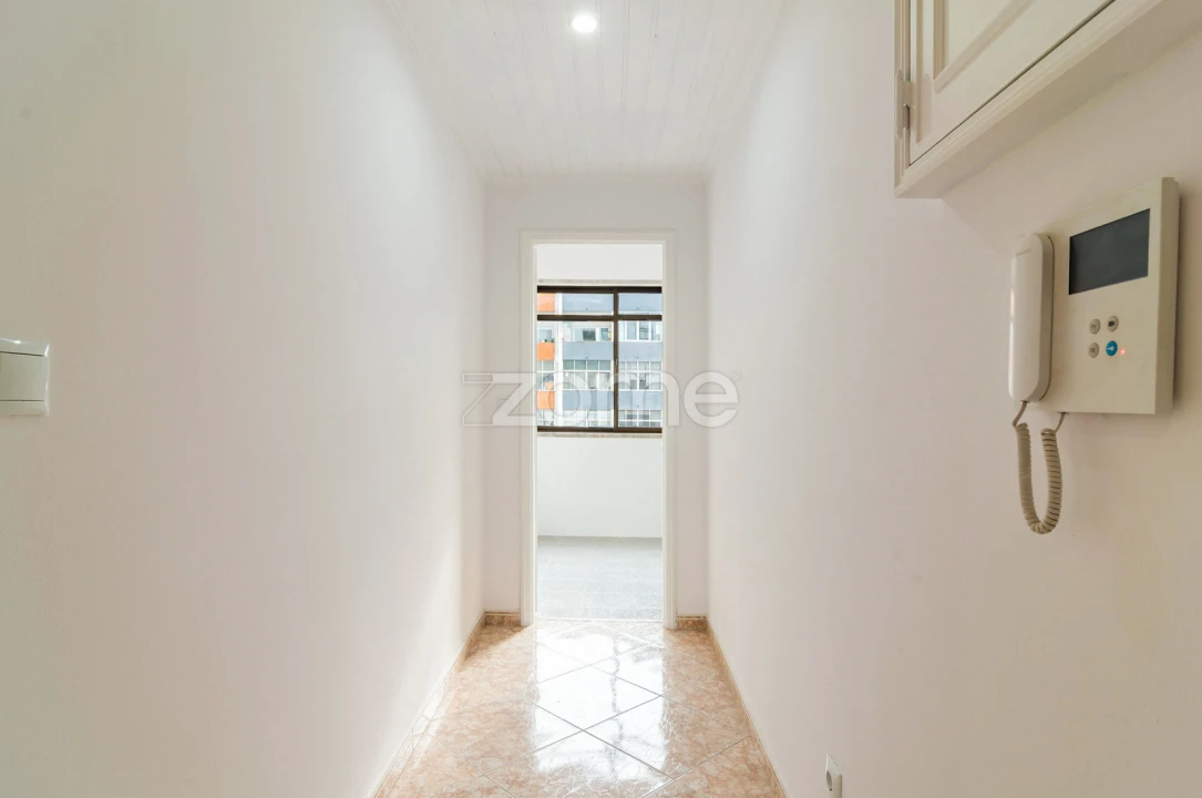 Apartamento T2 para Venda em Rio de Mouro Foto 8