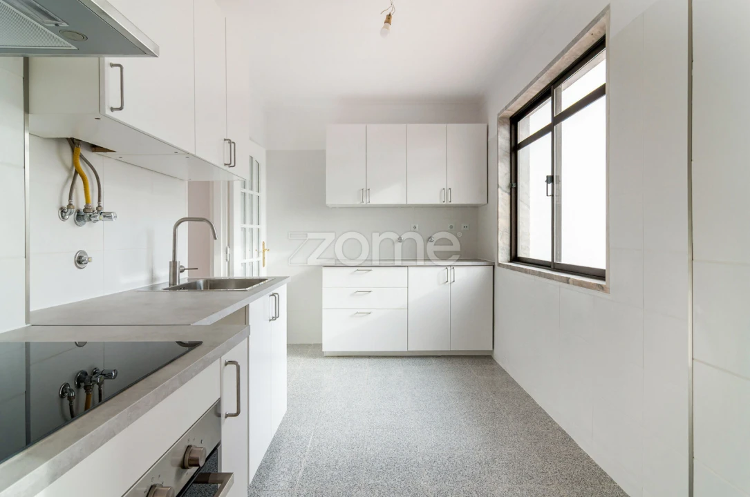 Apartamento T2 para Venda em Rio de Mouro Foto 9