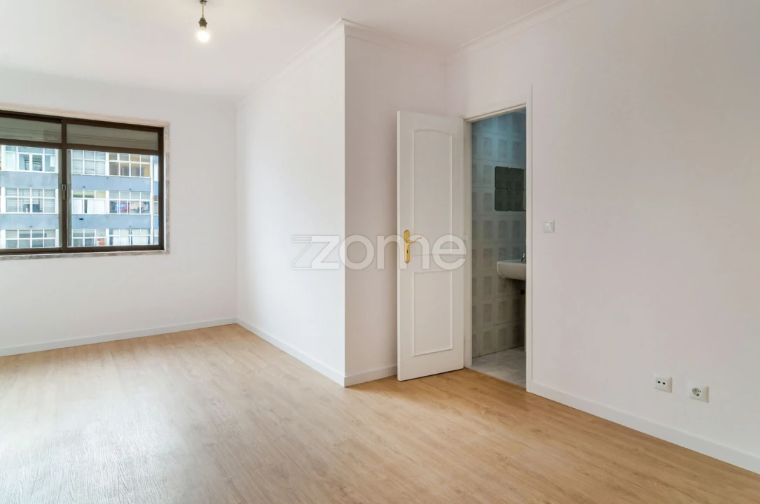 Apartamento T2 para Venda em Rio de Mouro Foto 14