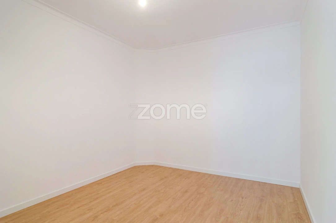 Apartamento T2 para Venda em Rio de Mouro Foto 18