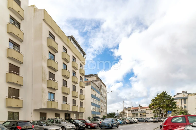 Apartamento T2 para Venda em Rio de Mouro Foto 2