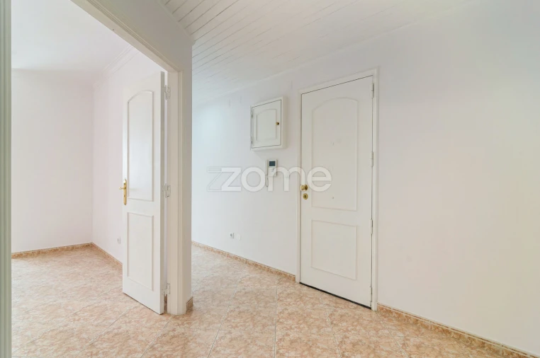 Apartamento T2 para Venda em Rio de Mouro Foto 4