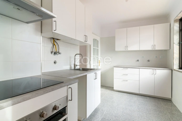 Apartamento T2 para Venda em Rio de Mouro Foto 11