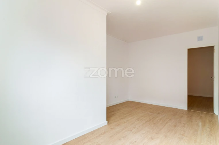 Apartamento T2 para Venda em Rio de Mouro Foto 15